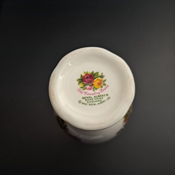 Royal Albert Old Country Roses Fine China Bud Vase Floral Gold Trim Vintage - Picture 7 of 7